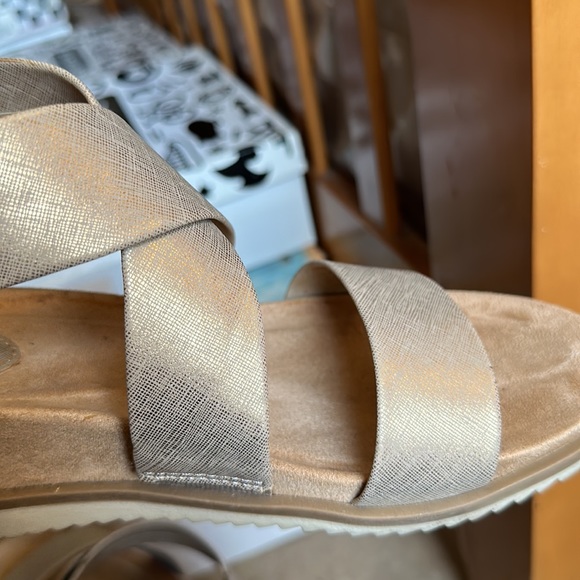 Söfft sandals in nude/gold/silver in size 8 - Picture 6 of 7
